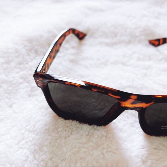 Simon Tortoise Brown Classic Sunglasses - Picture 5 of 11